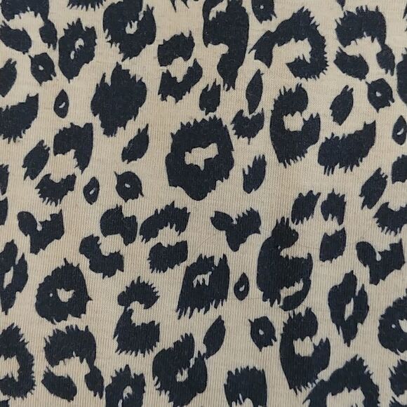 Yidarton. Trendy Cheetah Print T-shirt. Size XL. - Picture 2 of 4